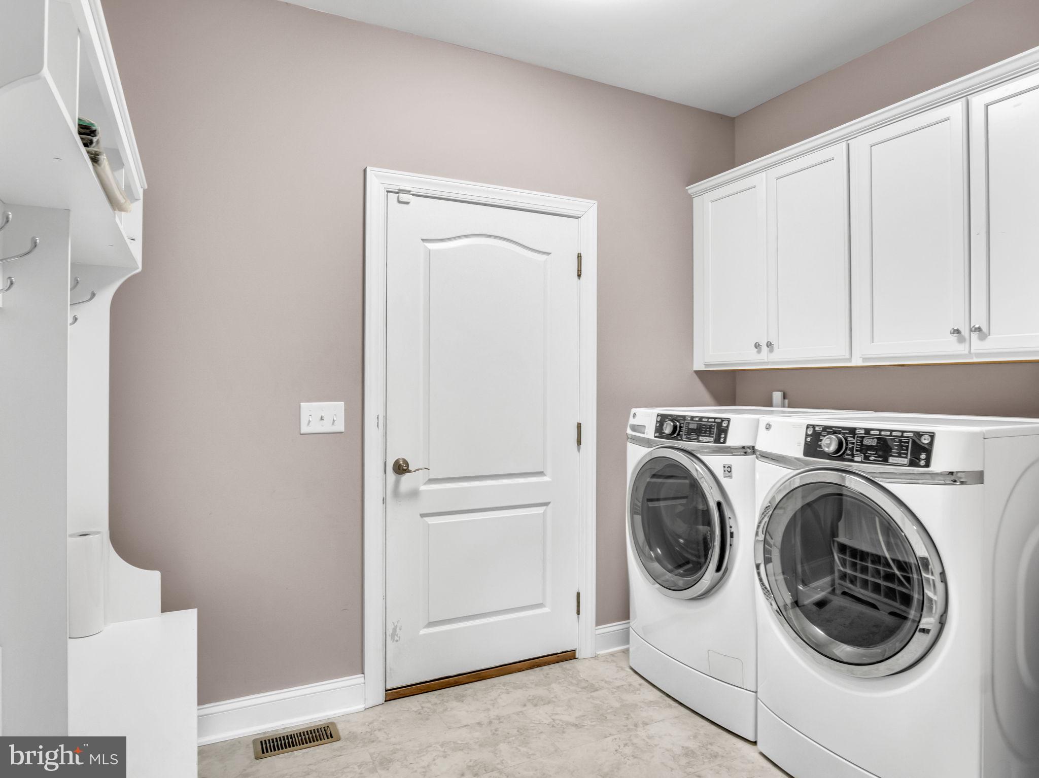 984 Pine Road Carlisle, PA 17015 - Photo 38 of 70 a utility room with dryer and washer