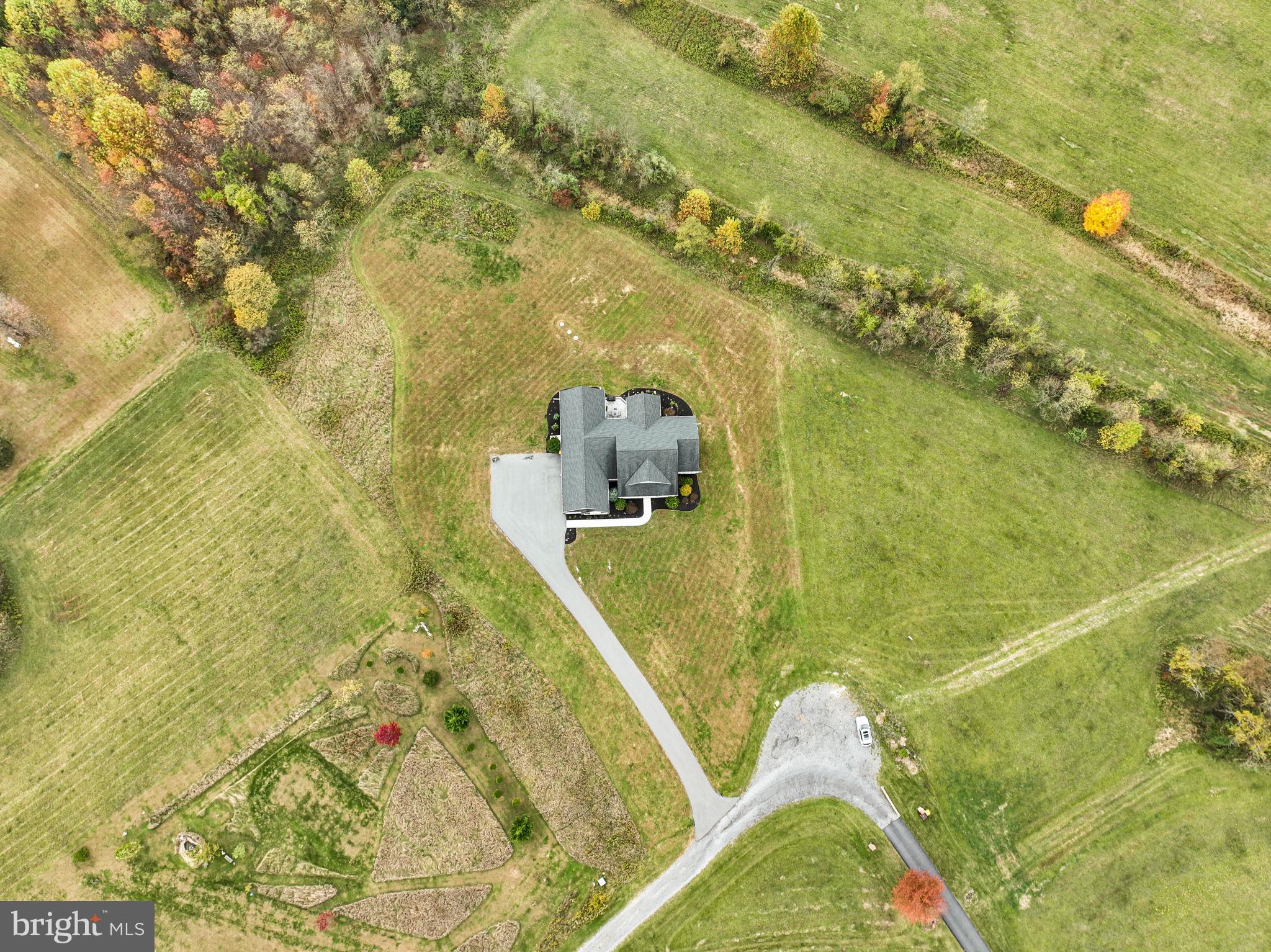 984 Pine Road Carlisle, PA 17015 - Photo 63 of 70 a bathroom with a bathtub