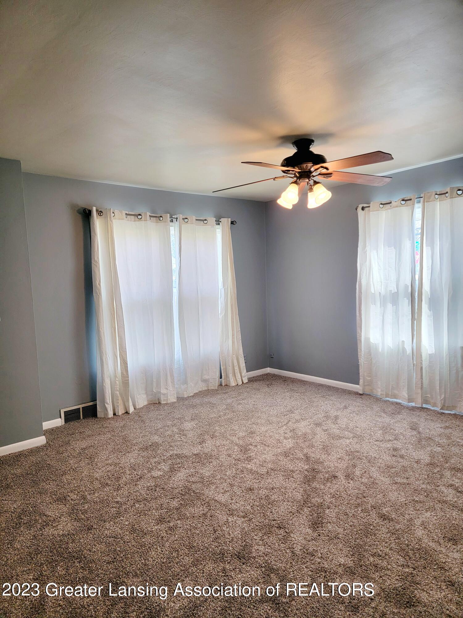 617 West Holmes Road Lansing, MI 48910 - Photo 11 of 40 20230406_113056