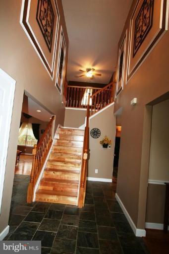 19999 Colchester Road Purcellville, VA 20132 - Photo 2 of 29 Entrance / Foyer