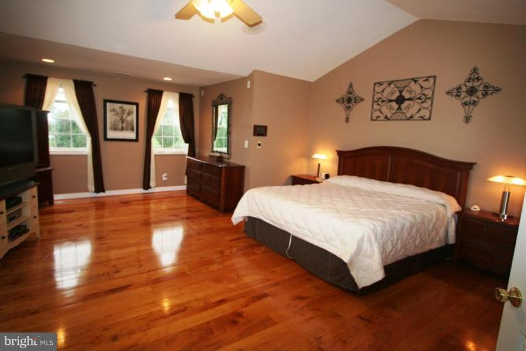 19999 Colchester Road Purcellville, VA 20132 - Photo 11 of 29 Master Bedroom