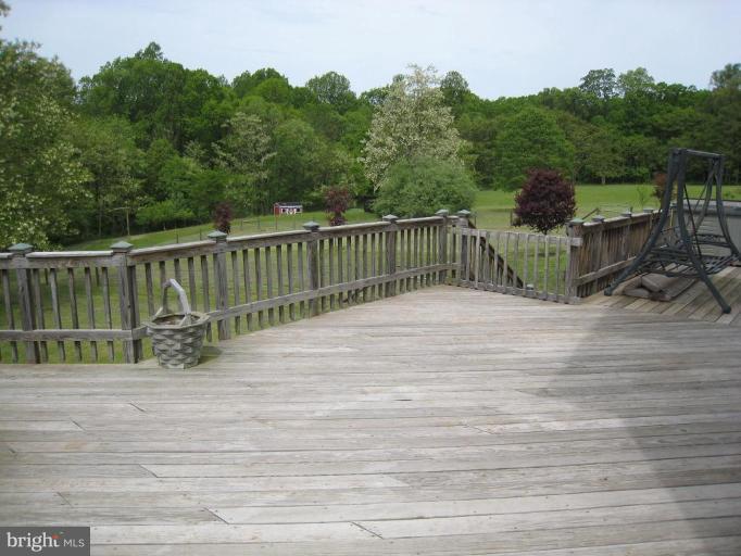 19999 Colchester Road Purcellville, VA 20132 - Photo 20 of 29 Deck