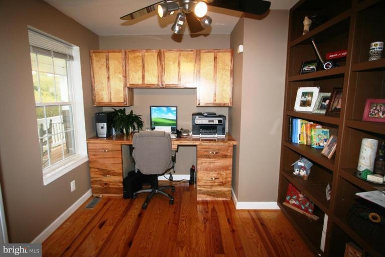 19999 Colchester Road Purcellville, VA 20132 - Photo 3 of 29 Study