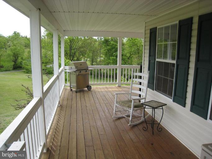 19999 Colchester Road Purcellville, VA 20132 - Photo 22 of 29 Porch