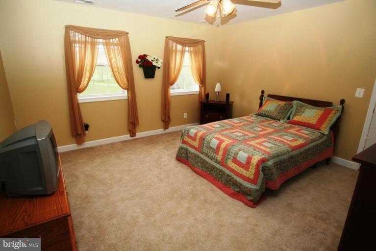 19999 Colchester Road Purcellville, VA 20132 - Photo 27 of 29 Bedroom #3