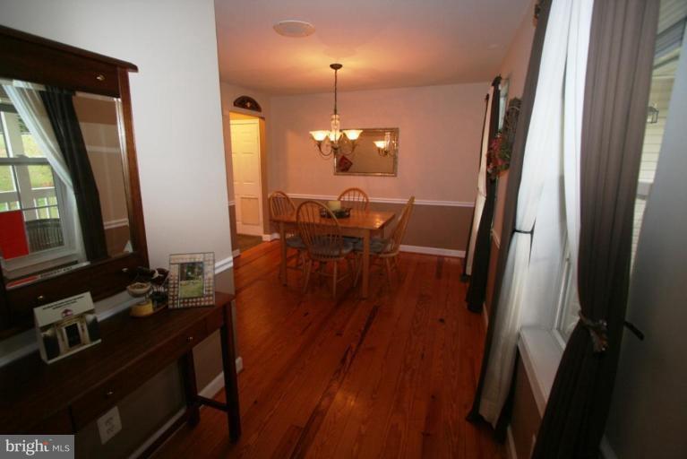 19999 Colchester Road Purcellville, VA 20132 - Photo 4 of 29 Dining Room