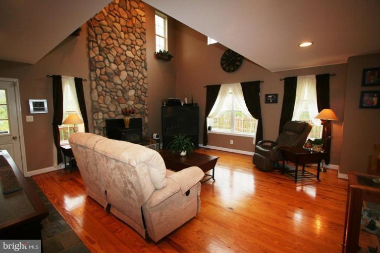 19999 Colchester Road Purcellville, VA 20132 - Photo 6 of 29 Family Room