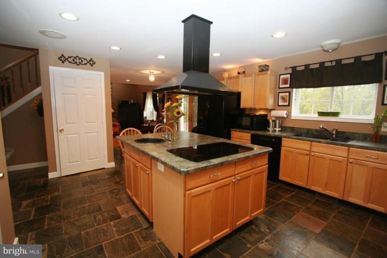 19999 Colchester Road Purcellville, VA 20132 - Photo 8 of 29 Kitchen #2