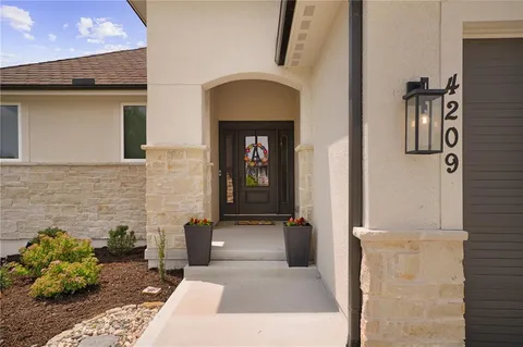 $739,000 | 4209 Northeast Hideaway Drive, Lee's Summit, MO 64064