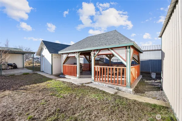 a view of an outdoor space