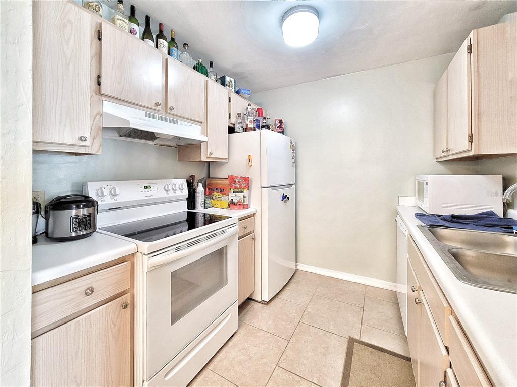 2360 Southwest Archer Road, Unit 801 Gainesville, FL 32608 - Photo 14 of 27 a kitchen with stainless steel appliances granite countertop a sink and a stove