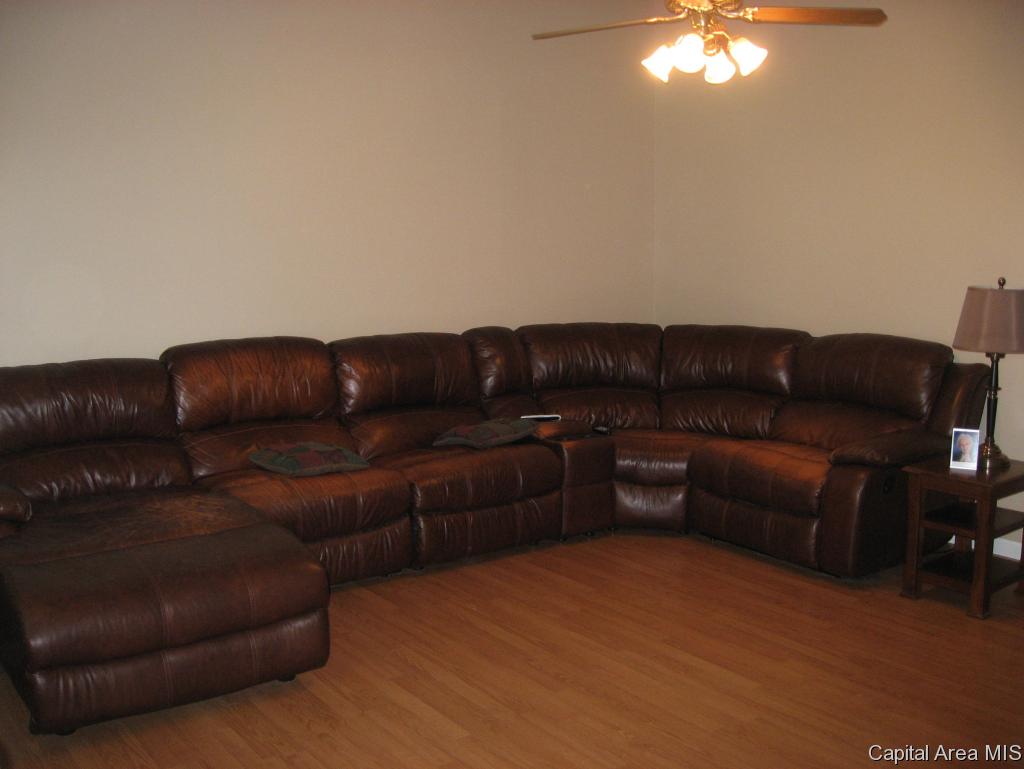 3020 Sutherland Road Springfield, IL 62702 - Photo 3 of 31