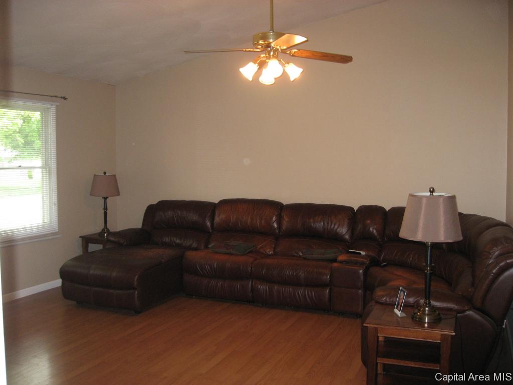3020 Sutherland Road Springfield, IL 62702 - Photo 4 of 31
