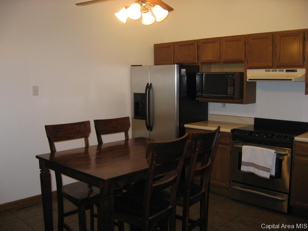 3020 Sutherland Road Springfield, IL 62702 - Photo 8 of 31
