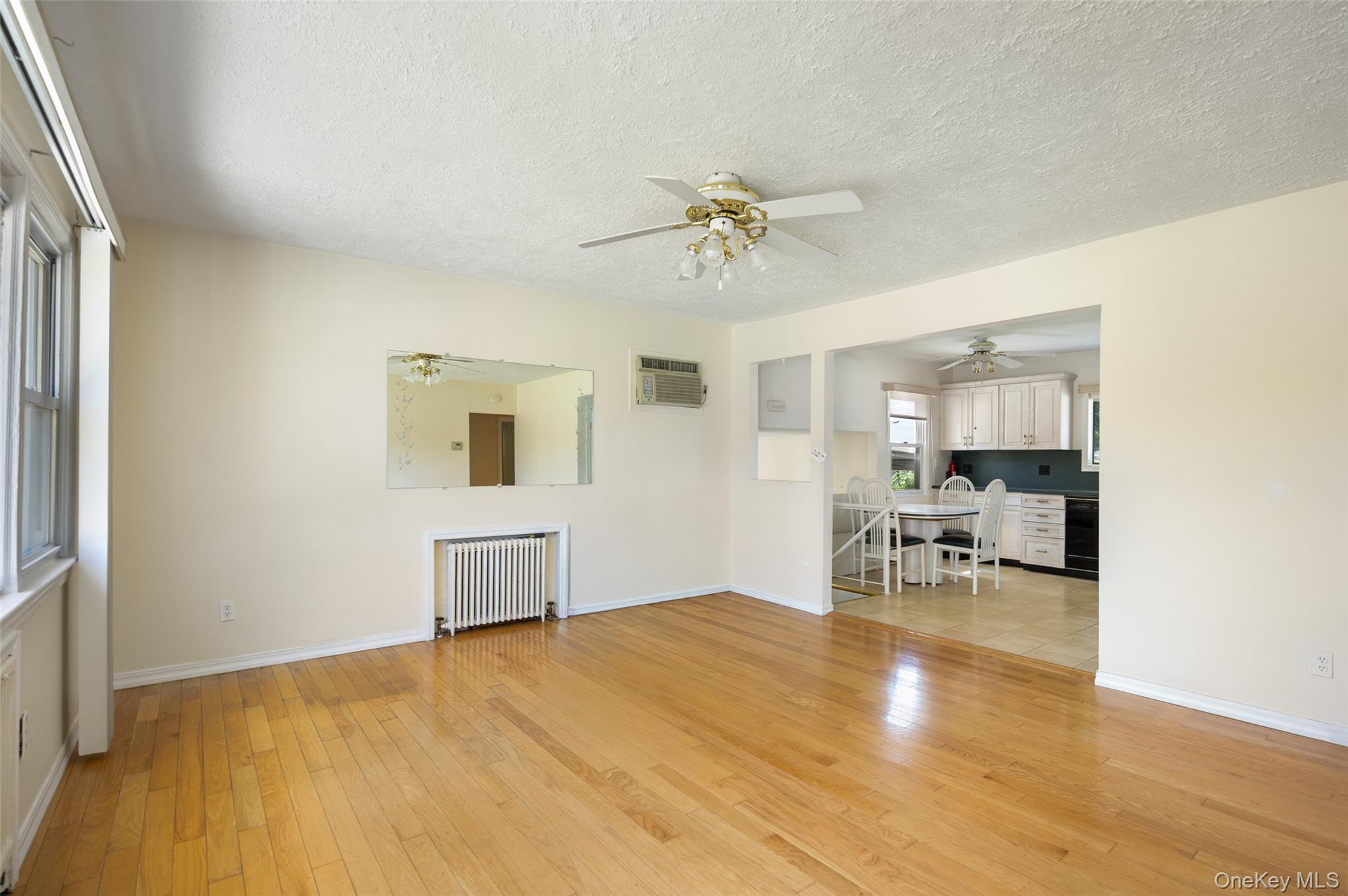 95 Laurel Road Lindenhurst, NY 11757 - Photo 11 of 28