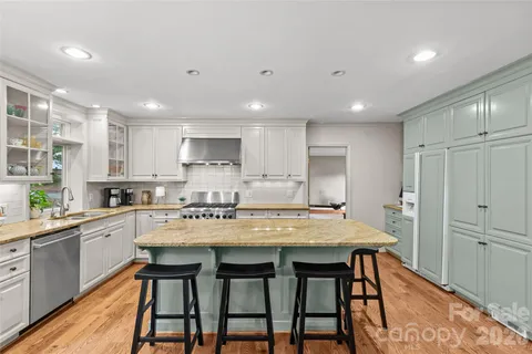 $1,125,000 | 311 Glen Oaks Road, Charlotte, NC 28270