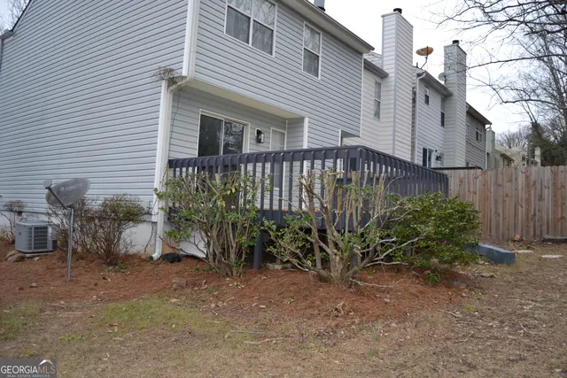 a view of a house with a yard and plants
