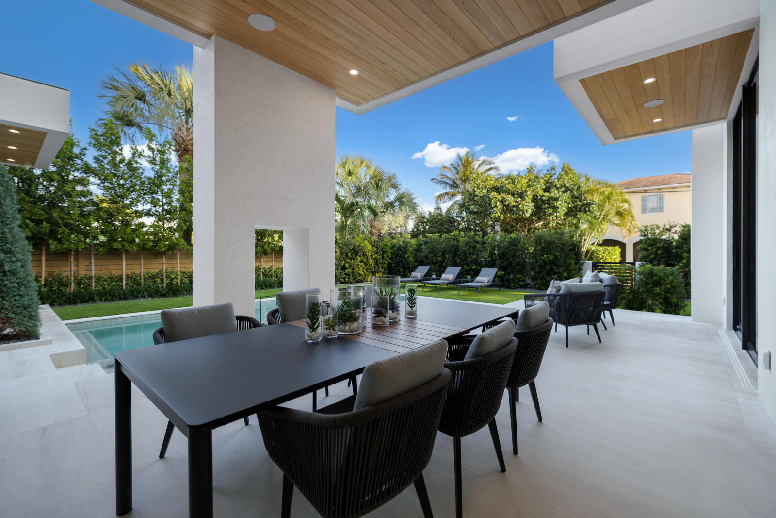 400 Northeast Olive Way Boca Raton, FL 33432 - Photo 18 of 76 Outdoor dining area