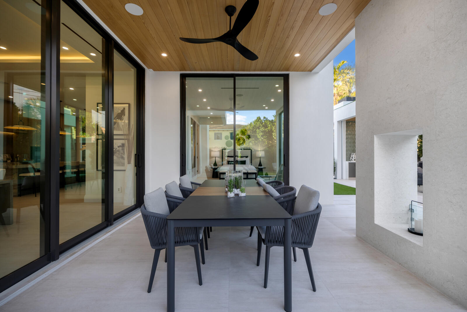 400 Northeast Olive Way Boca Raton, FL 33432 - Photo 19 of 76 Outdoor dining area
