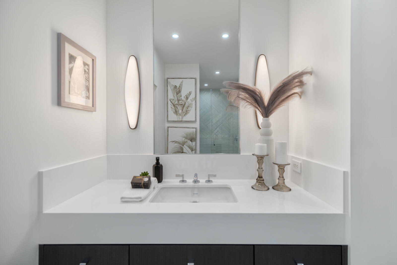 400 Northeast Olive Way Boca Raton, FL 33432 - Photo 61 of 76 Guest bathroom