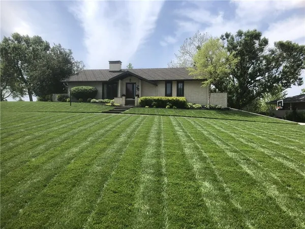 $365,000 | 634 Fairway, Fort Scott, KS 66701
