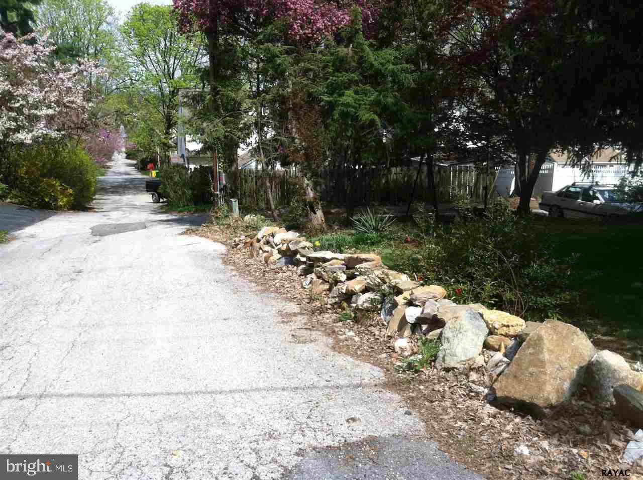 311 Rathton Road York, PA 17403 - Photo 3 of 17 Gallery Image 3