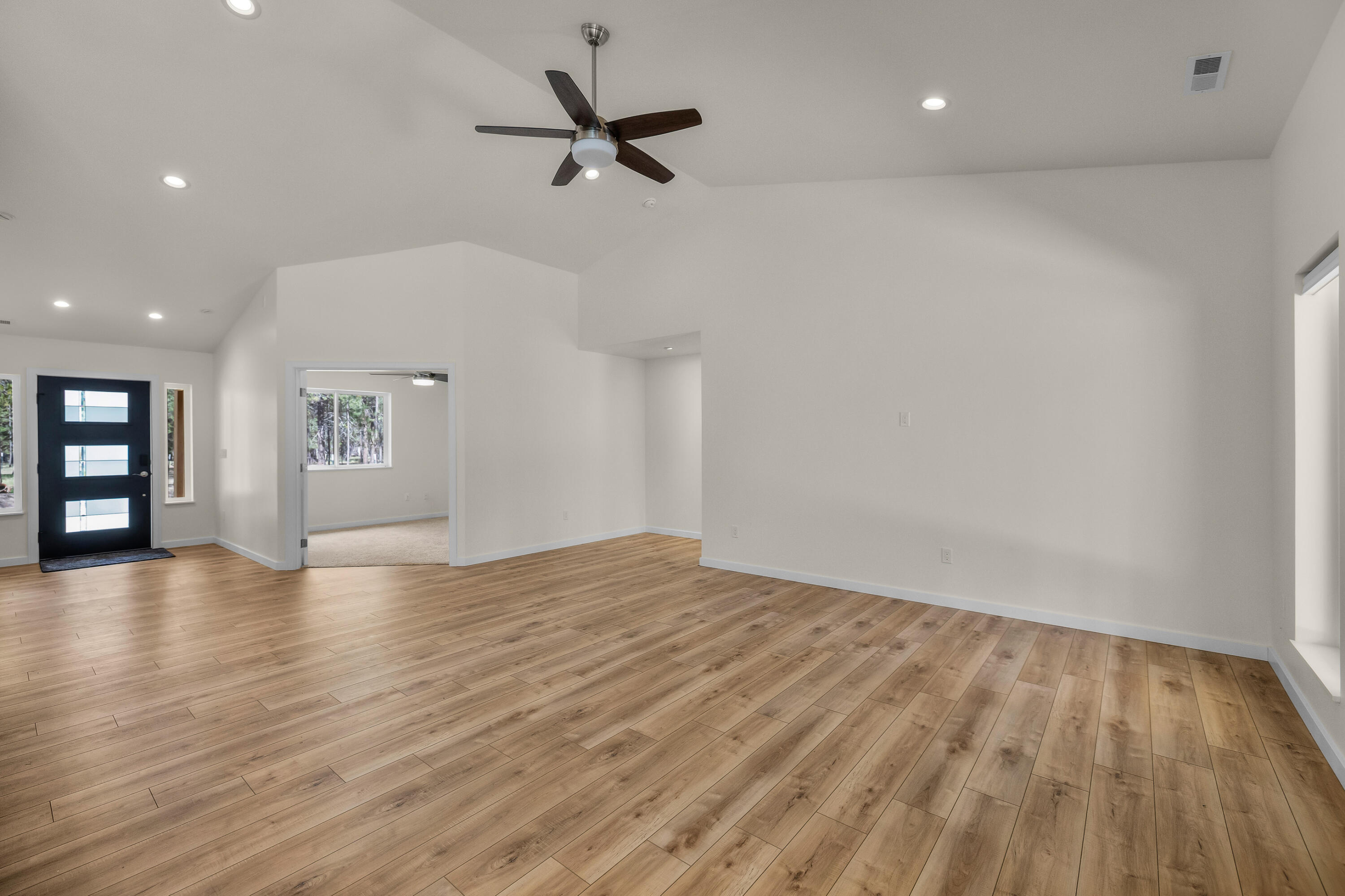 15943 Cascade Lane La Pine, OR 97739 - Photo 21 of 55 Living room looking into office