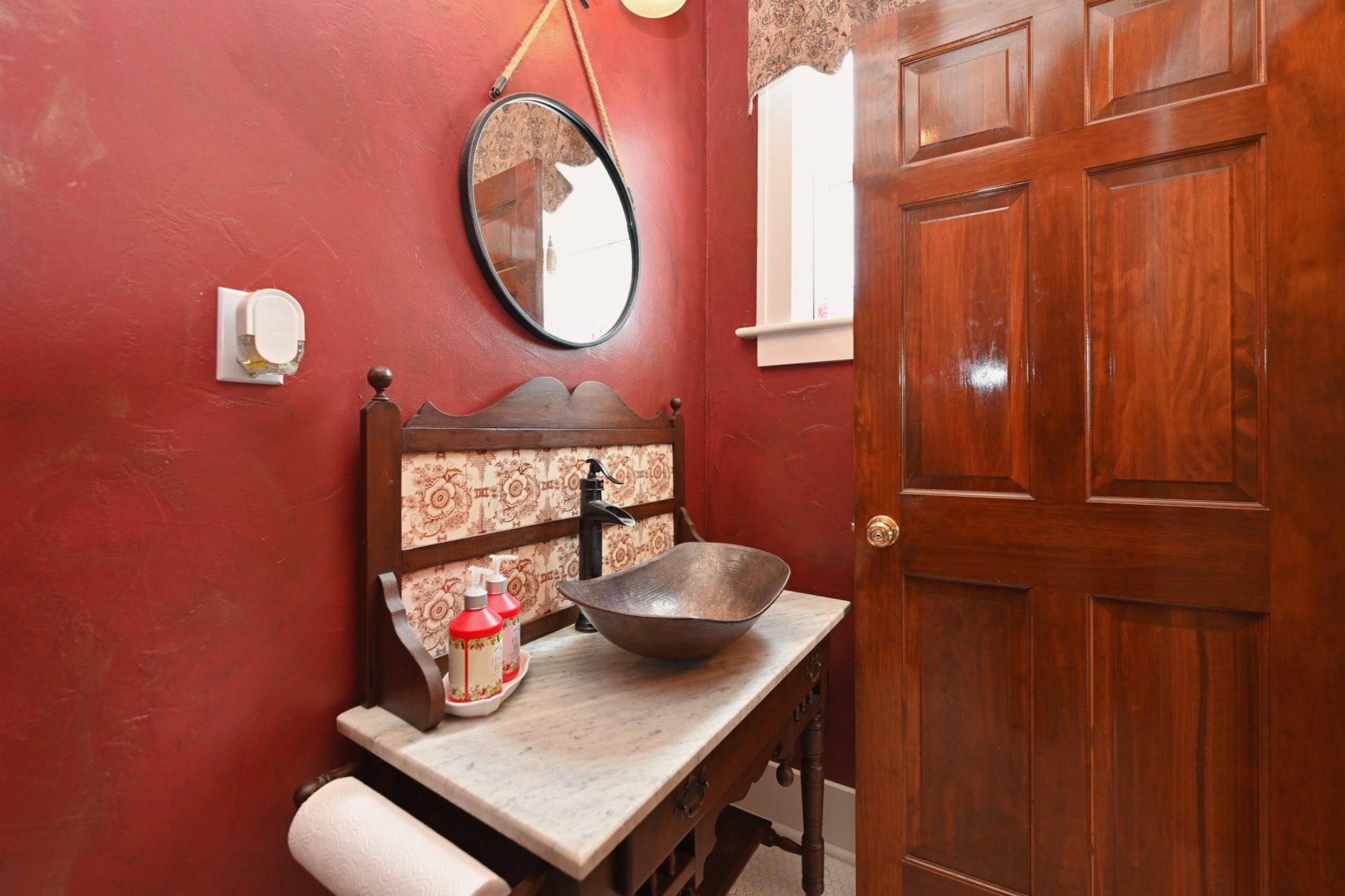 6538 Highway 431 Springfield, TN 37172 - Photo 25 of 63 a bathroom with a sink and a mirror