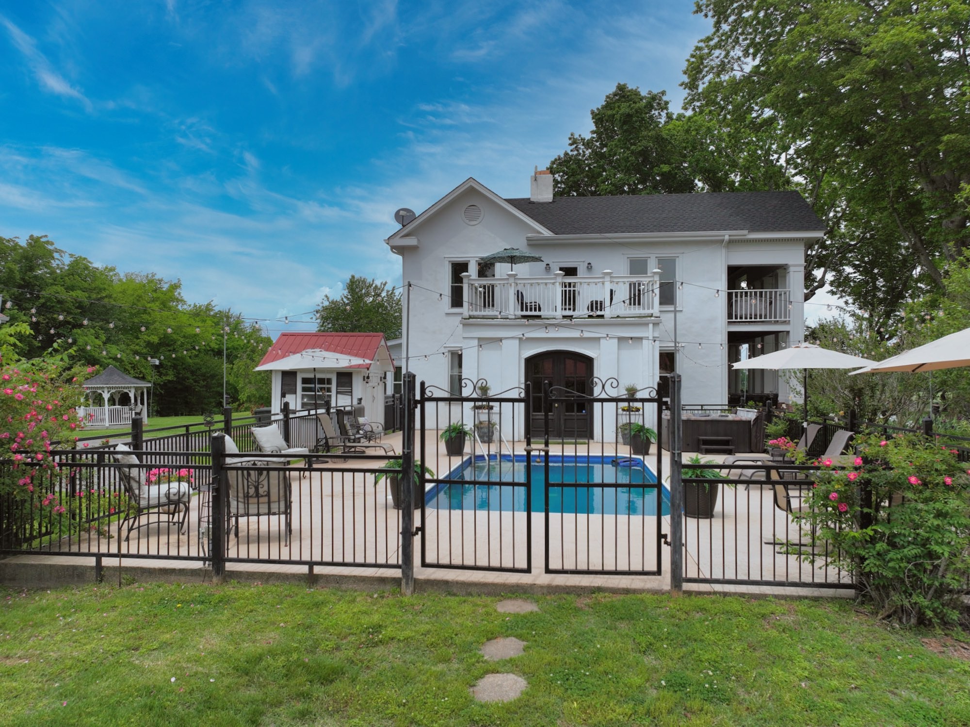 6538 Highway 431 Springfield, TN 37172 - Photo 33 of 63 a front view of a house with iron fence