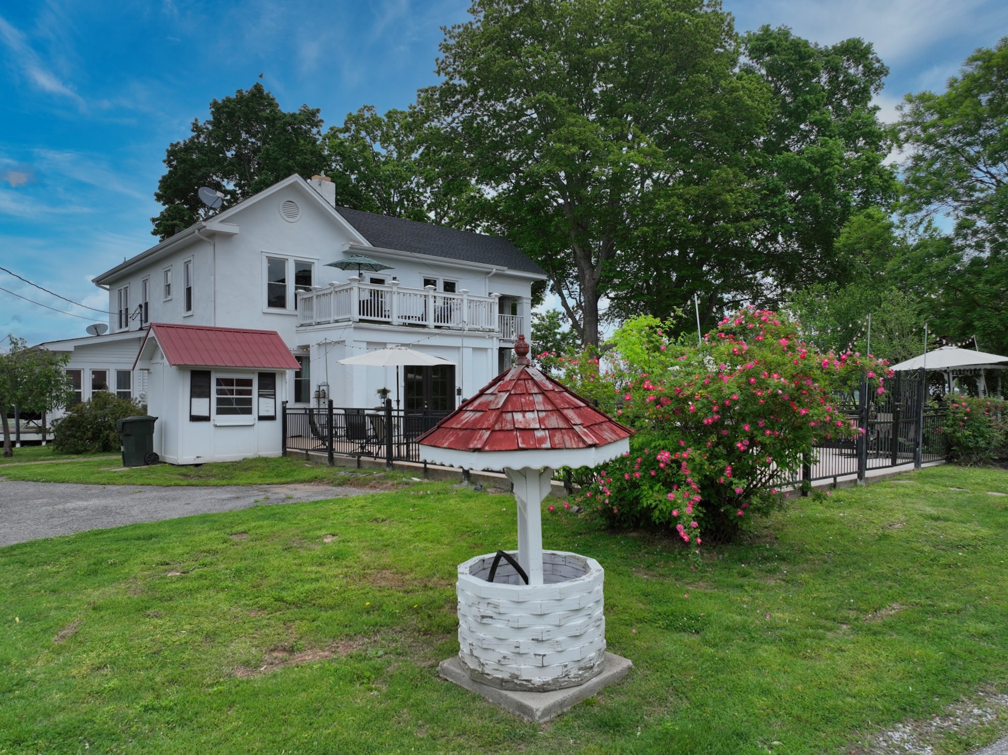 6538 Highway 431 Springfield, TN 37172 - Photo 37 of 63 a front view of a house with a yard and porch