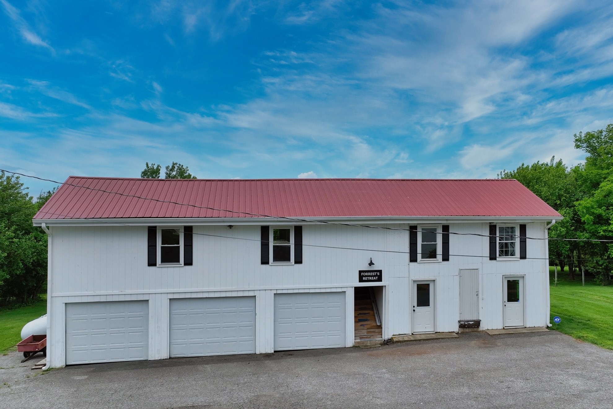 6538 Highway 431 Springfield, TN 37172 - Photo 42 of 63 a front view of a house with a garage