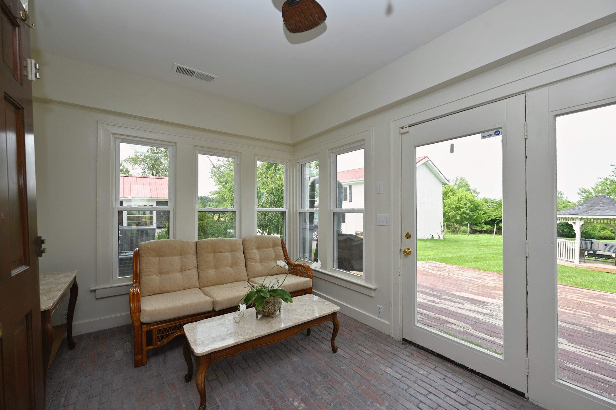 6538 Highway 431 Springfield, TN 37172 - Photo 59 of 63 a living room with furniture and a large window
