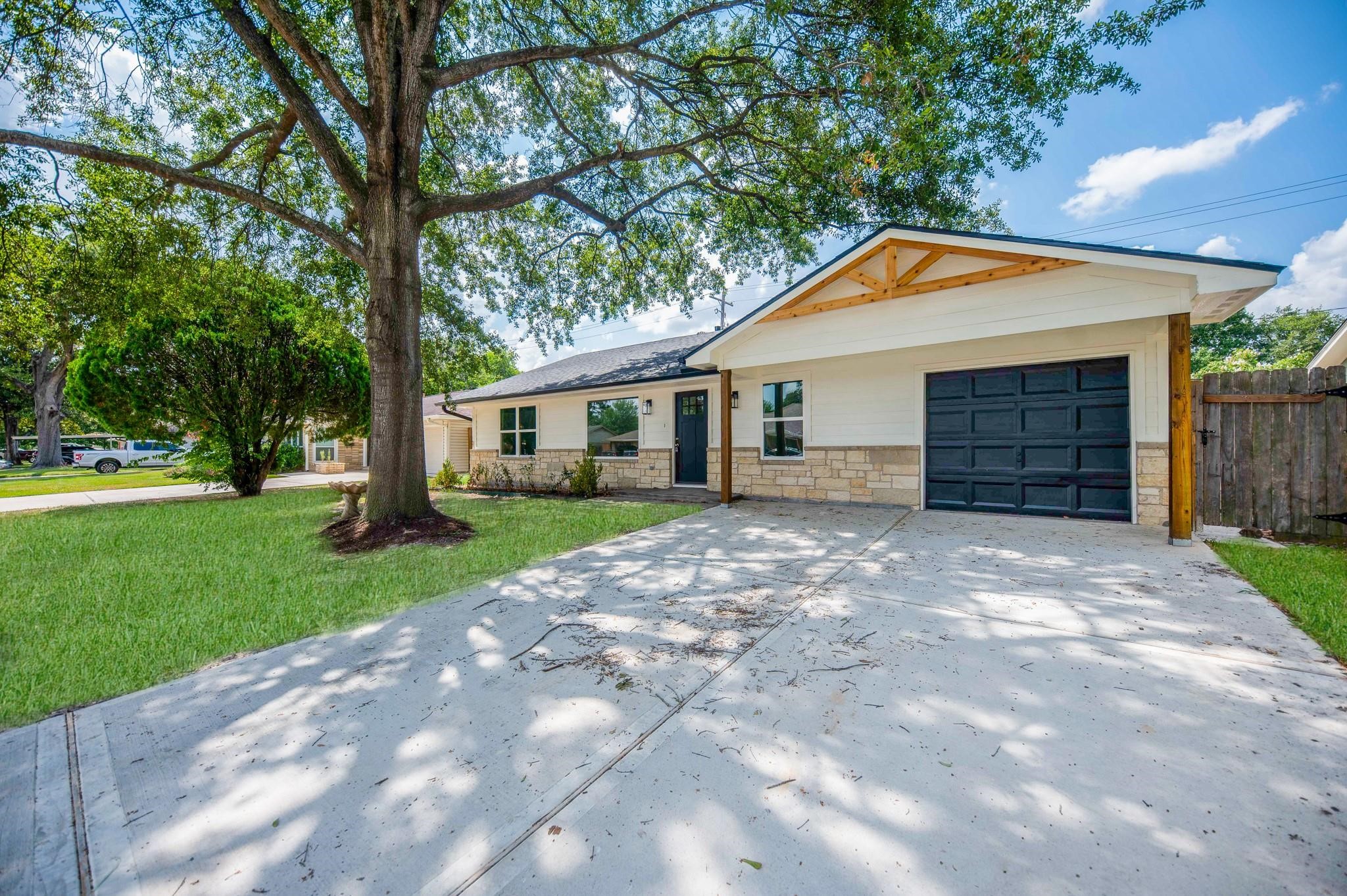 5221 Libbey Drive Houston, TX 77092 - Photo 1 of 31