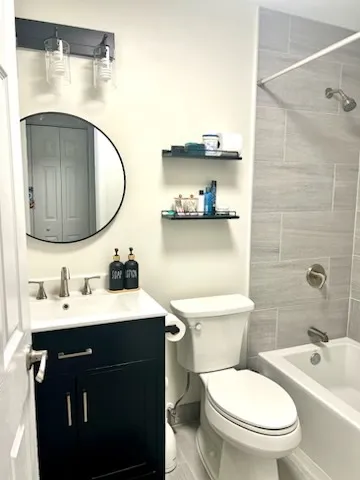 $2,300 | 10353 Dearlove Road, Unit 5A, Glenview, IL 60025