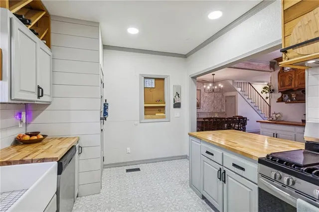 $299,000 | 622 Oak Street, Wellsville, KS 66092