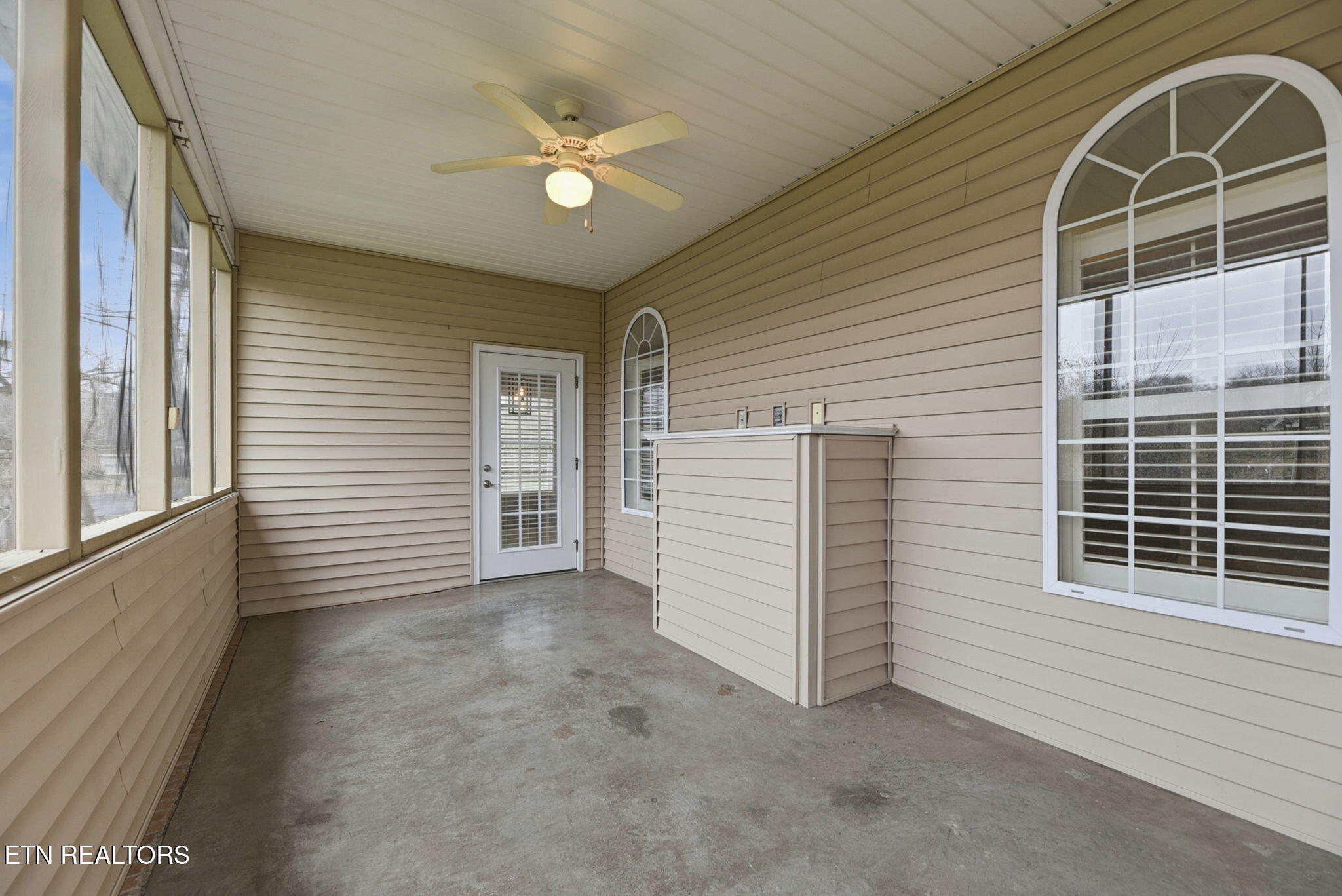 119 Devanshire Court Oak Ridge, TN 37830 - Photo 32 of 36 screened in porch