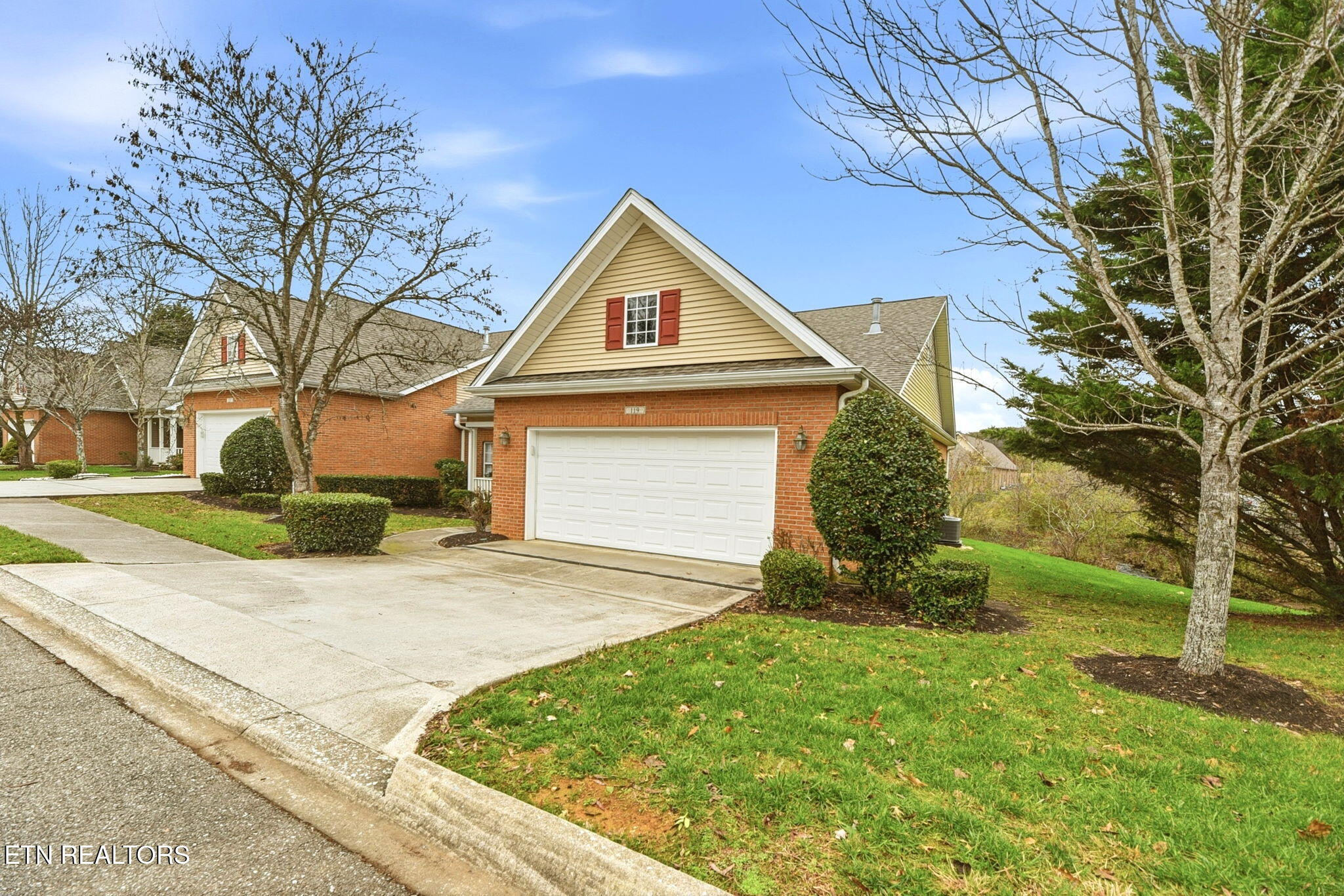119 Devanshire Court Oak Ridge, TN 37830 - Photo 4 of 36 2 car garage w/storage