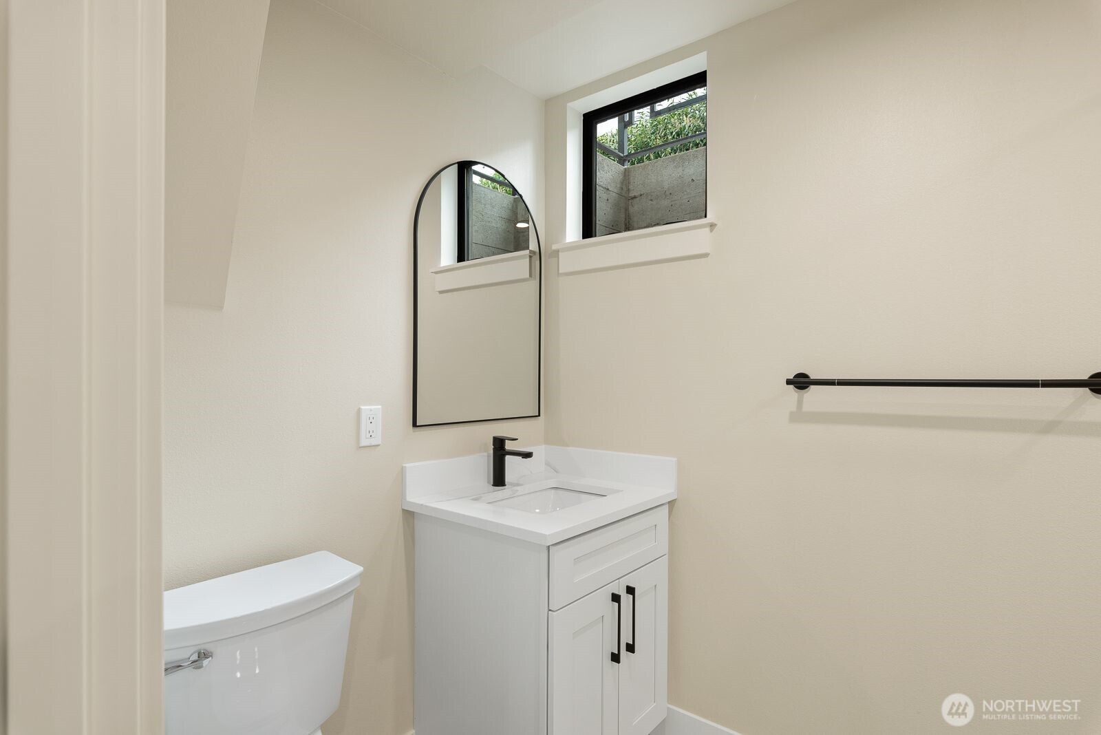 2425 Northwest Blue Ridge Drive Seattle, WA 98177 - Photo 21 of 27