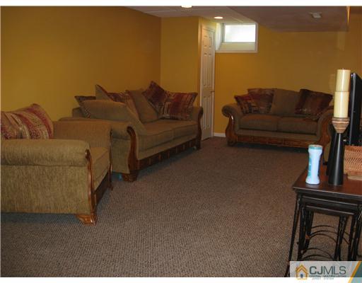 16 Potomac Road Monmouth Junction, NJ 08852 - Photo 9 of 10 Gallery Image 9