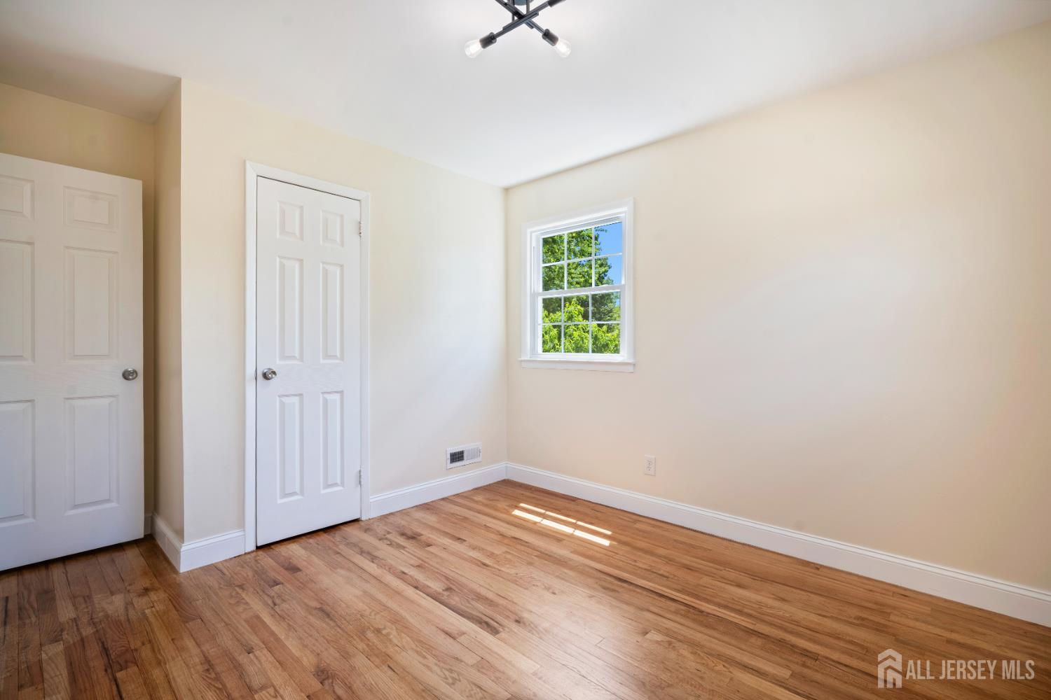 55 Ferris Road Edison, NJ 08817 - Photo 19 of 43