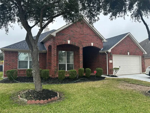 $2,650 | 11402 Softbreeze Court, Pearland, TX 77584