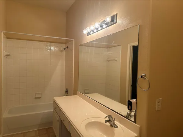 $2,650 | 11402 Softbreeze Court, Pearland, TX 77584