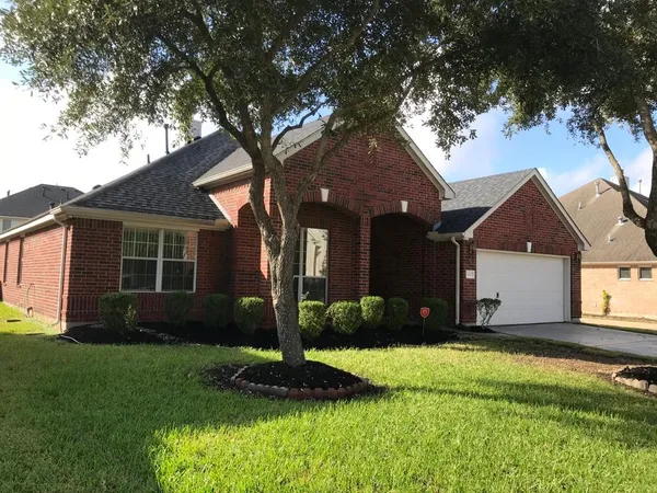 $2,650 | 11402 Softbreeze Court, Pearland, TX 77584