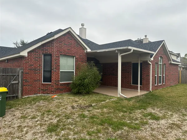 $2,650 | 11402 Softbreeze Court, Pearland, TX 77584