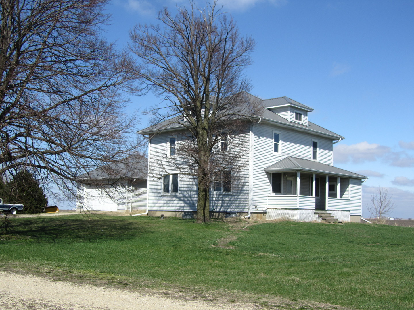 613 North 36th Road Utica, IL 61373 - Photo 2 of 2