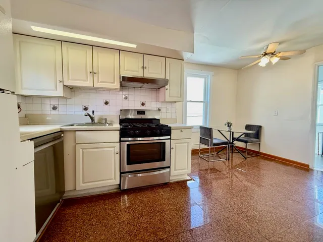 $1,950 | 150 Academy Street, Unit 2, Jersey City, NJ 07302