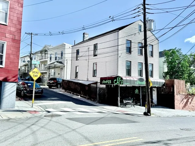 $1,950 | 150 Academy Street, Unit 2, Jersey City, NJ 07302