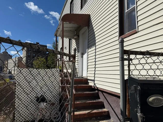 $1,950 | 150 Academy Street, Unit 2, Jersey City, NJ 07302