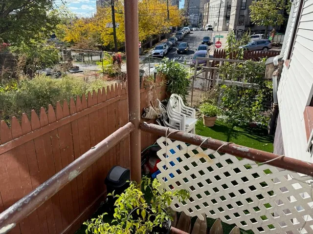 $1,950 | 150 Academy Street, Unit 2, Jersey City, NJ 07302