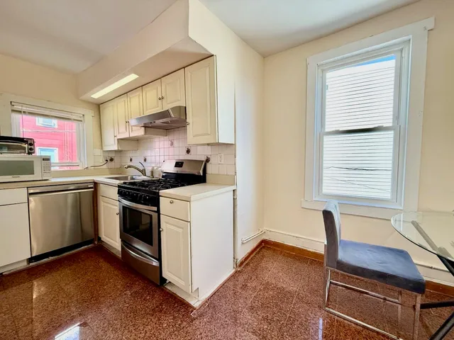 $1,950 | 150 Academy Street, Unit 2, Jersey City, NJ 07302